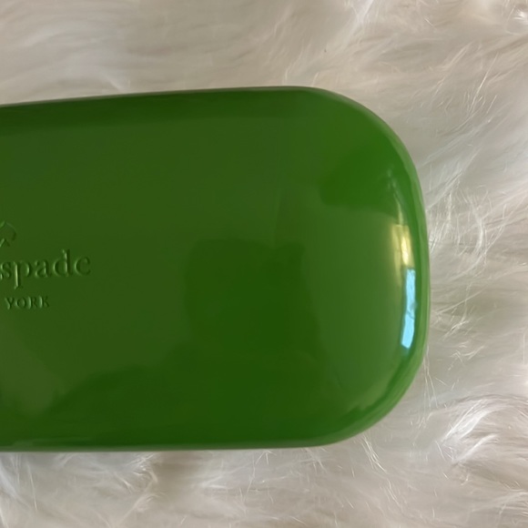 Kate Spade glasses case. Size: Extra large in Green - Picture 6 of 10